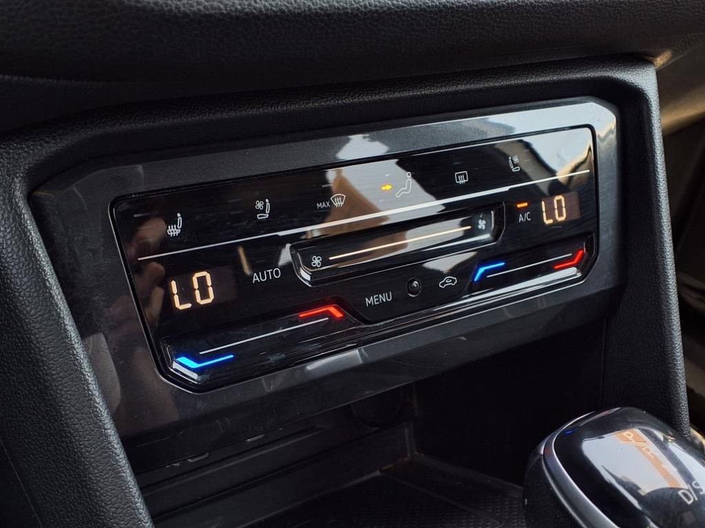 Used 2022 Volkswagen Tiguan SEL R-Line image 10