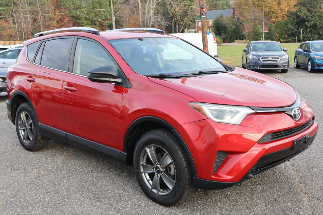 Used 2016 Toyota RAV4 LE image 9