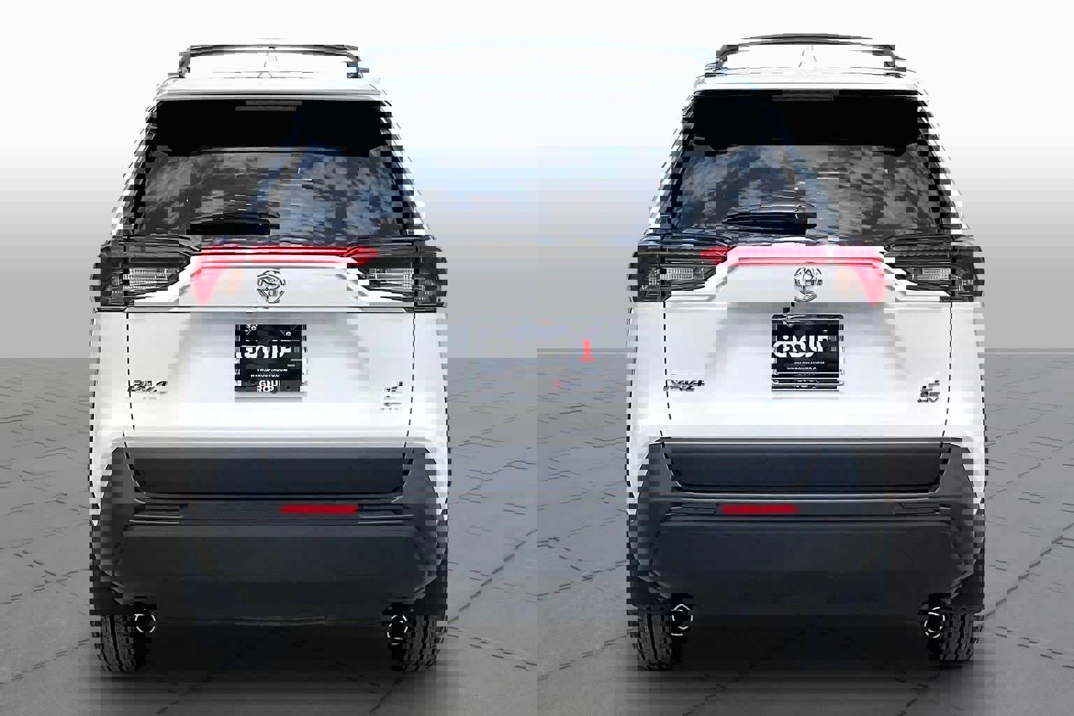 Used 2025 Toyota RAV4 LE AWD/4WD image 5