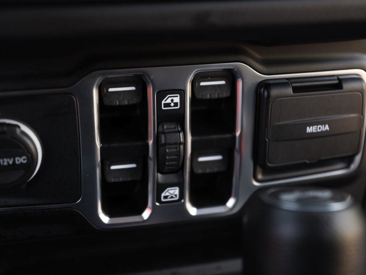 Used 2024 Jeep Wrangler Sahara AWD/4WD image 49