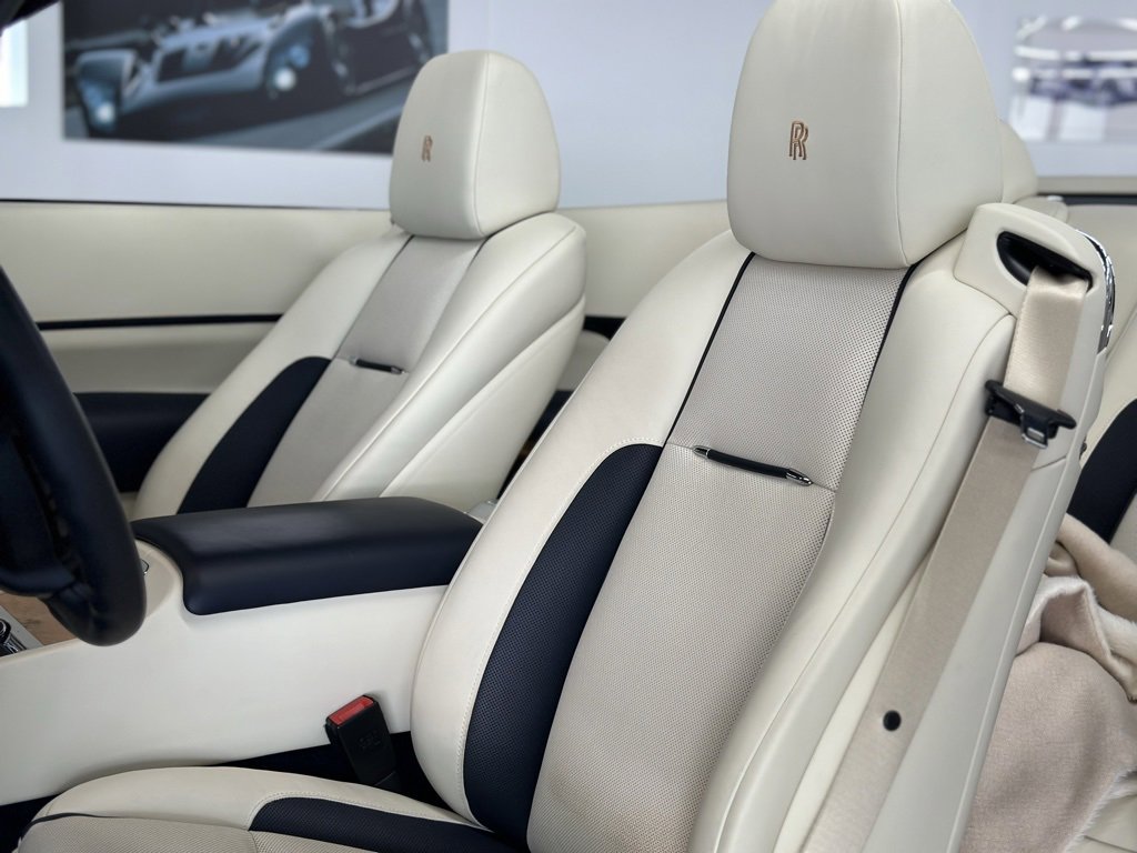 Used 2020 Rolls-Royce Dawn image 14