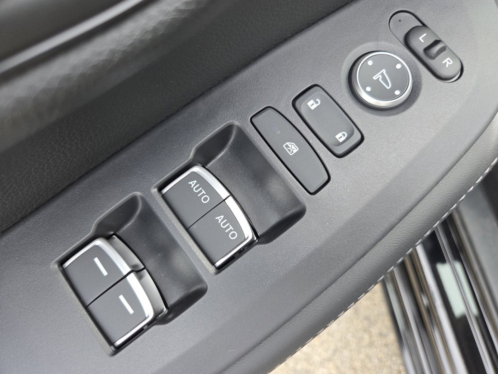 New 2026 Honda HR-V EX-L image 27