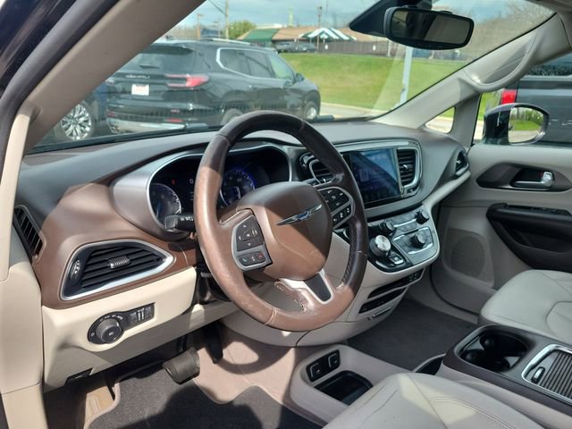 Used 2017 Chrysler Pacifica Touring-L Plus w/ Advanced Safetytec Group image 17