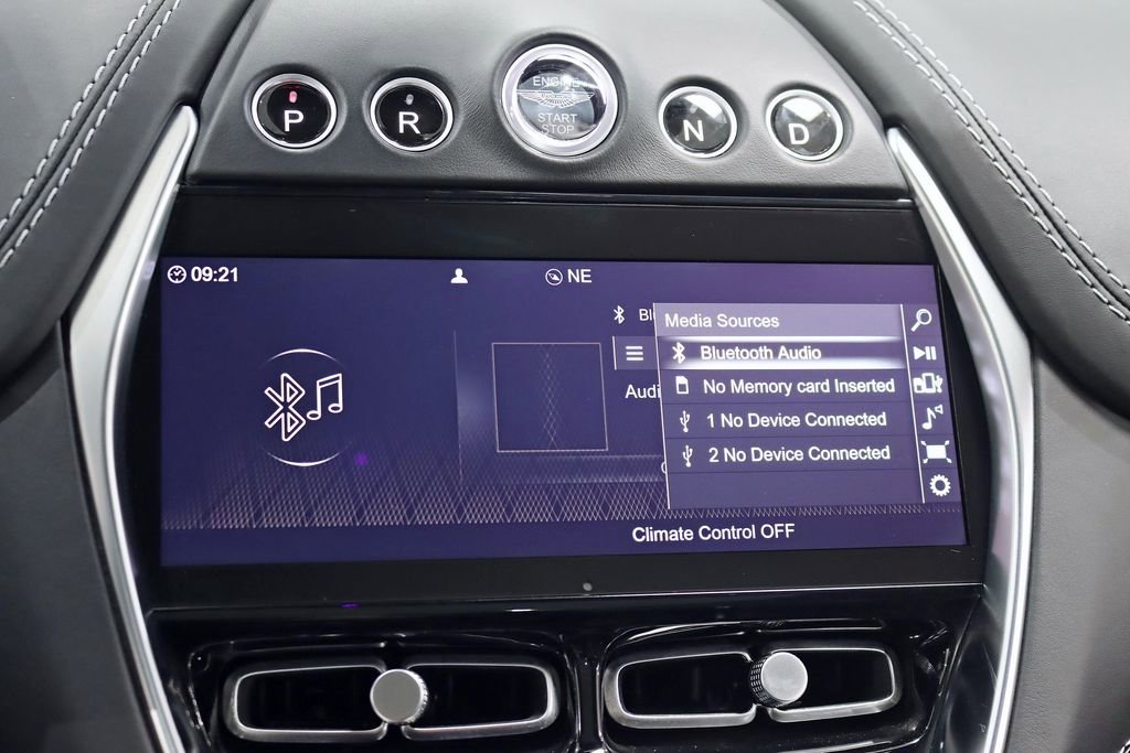 Used 2021 Aston Martin DBX AWD/4WD image 24