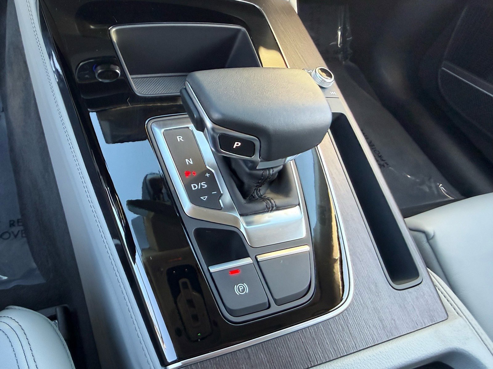 Used 2024 Audi Q5 e Premium Plus w/ Premium Plus Package image 38