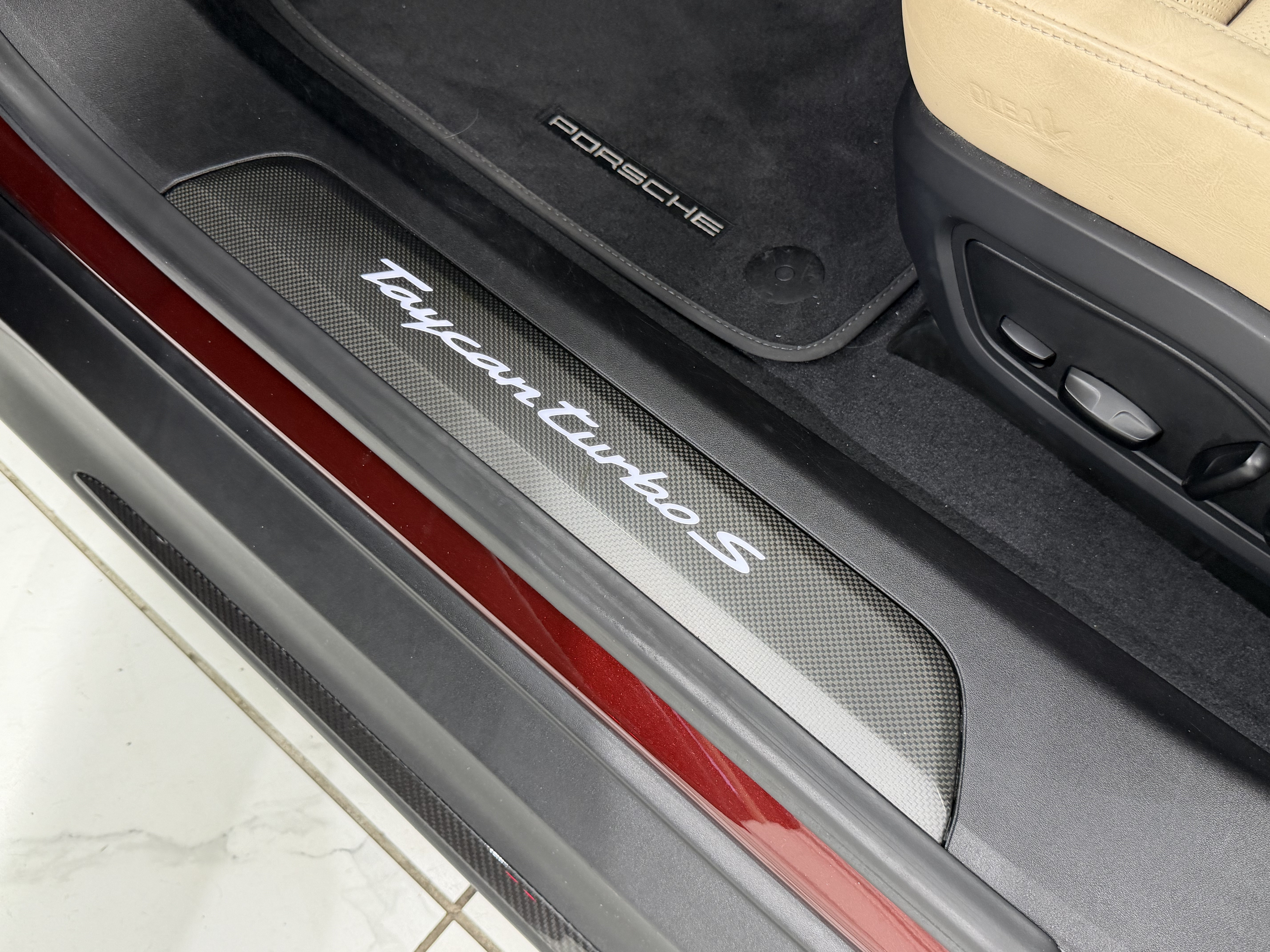 Used 2021 Porsche Taycan Turbo S AWD/4WD image 28