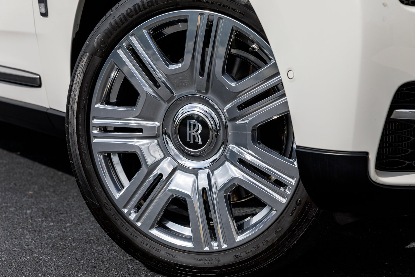 Used 2023 Rolls-Royce Cullinan AWD/4WD image 25