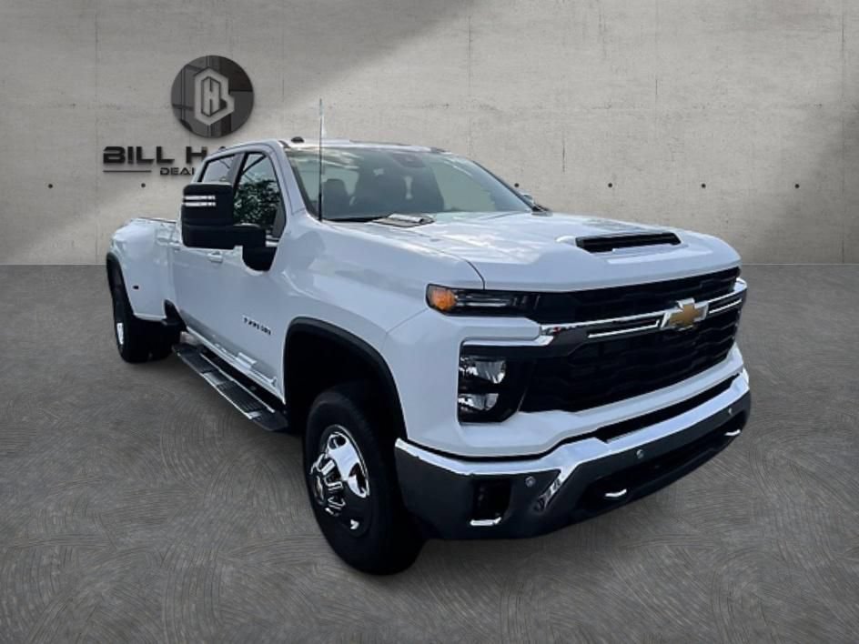 Used 2026 Chevrolet Silverado 3500 LT w/ All Star Edition AWD/4WD image 3