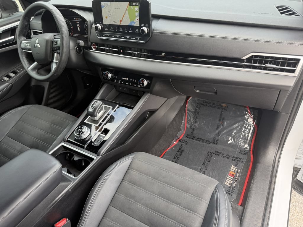 Used 2023 Mitsubishi Outlander SE AWD/4WD image 15