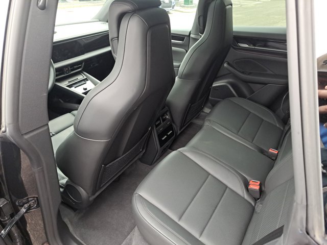 Used 2025 Porsche Macan 4 Electric AWD/4WD image 19