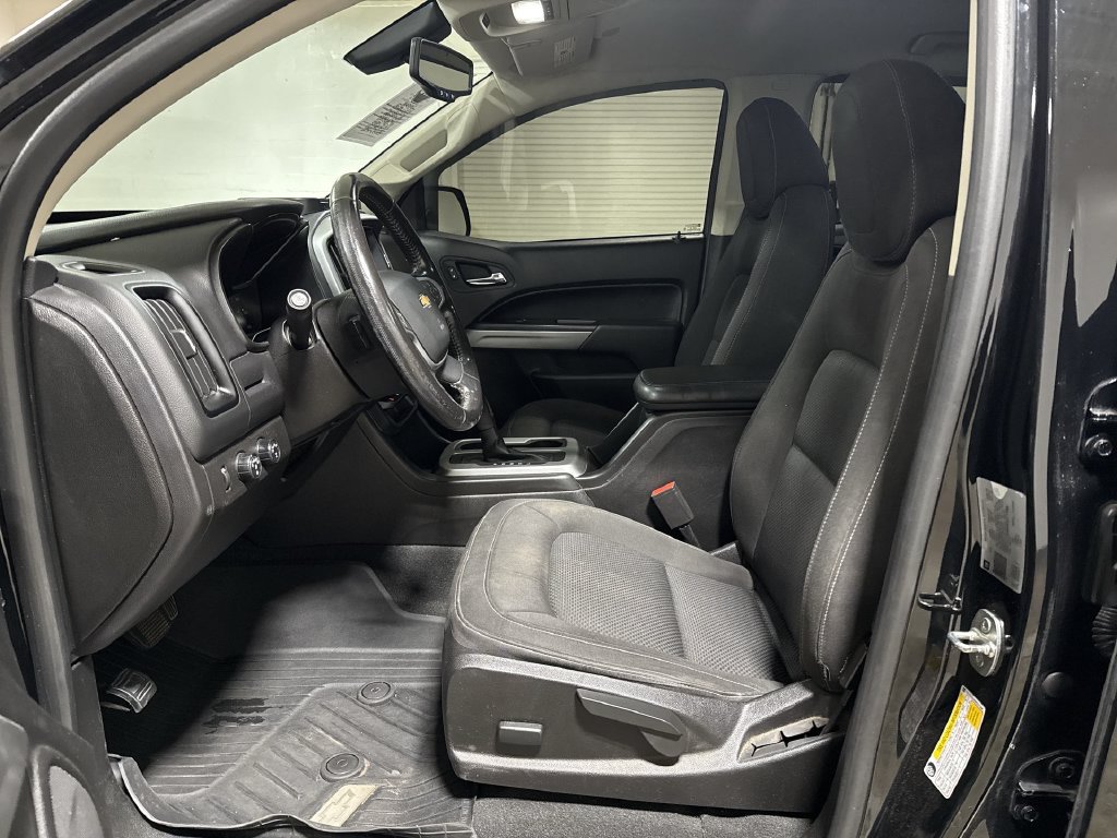Used 2021 Chevrolet Colorado LT w/ Redline Special Edition AWD/4WD image 18