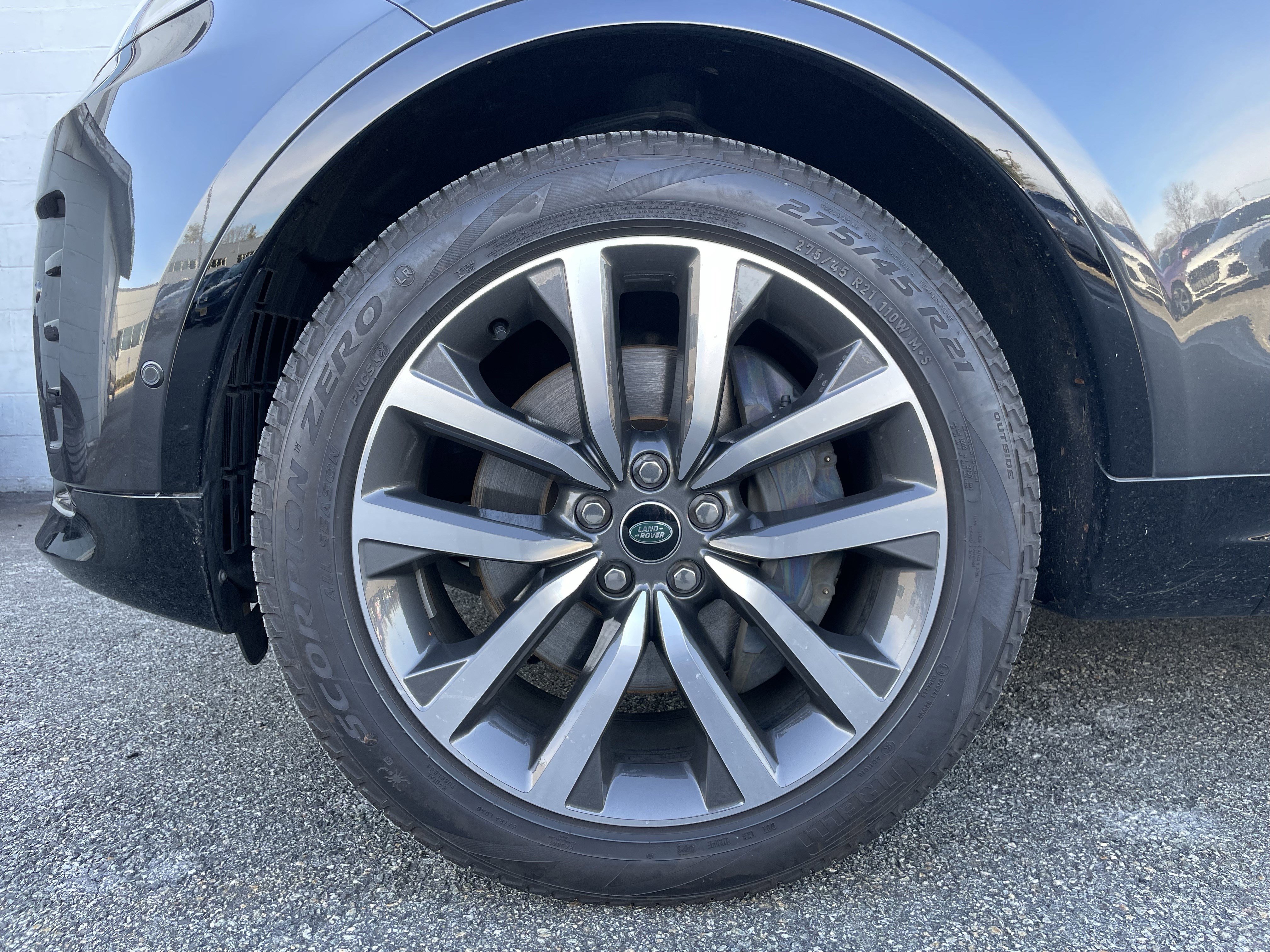 Used 2024 Land Rover Discovery Dynamic SE image 9