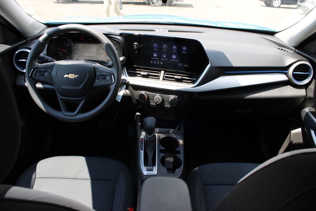 Certified 2025 Chevrolet Trax LS FWD image 32
