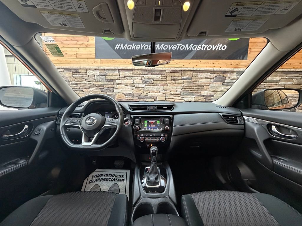 Used 2018 Nissan Rogue SV w/ Sun & Sound Touring Package image 16