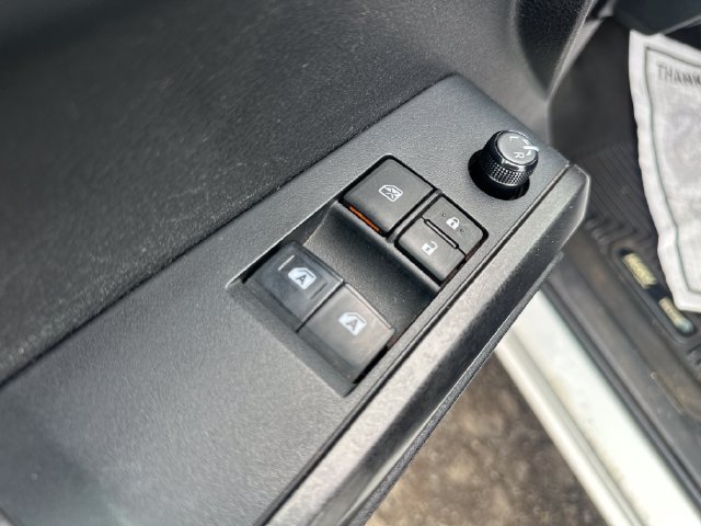 Used 2022 Toyota Tacoma TRD Off-Road AWD/4WD image 11