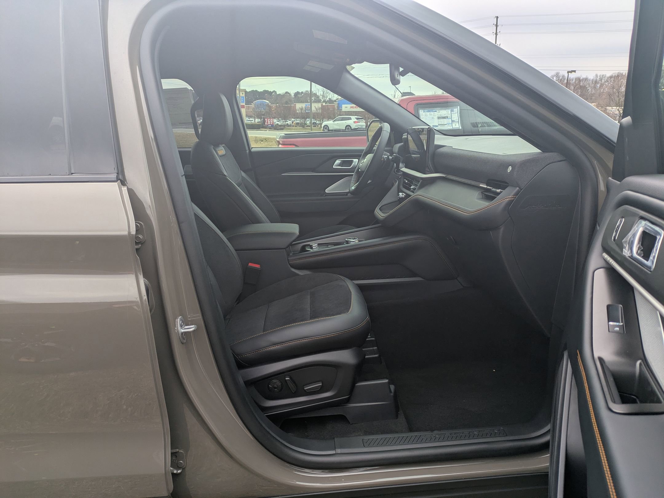 New 2026 Ford Explorer Tremor w/ Tremor Ultimate Package AWD/4WD image 34