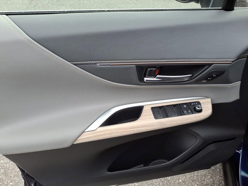 Used 2023 Toyota Venza Limited image 24