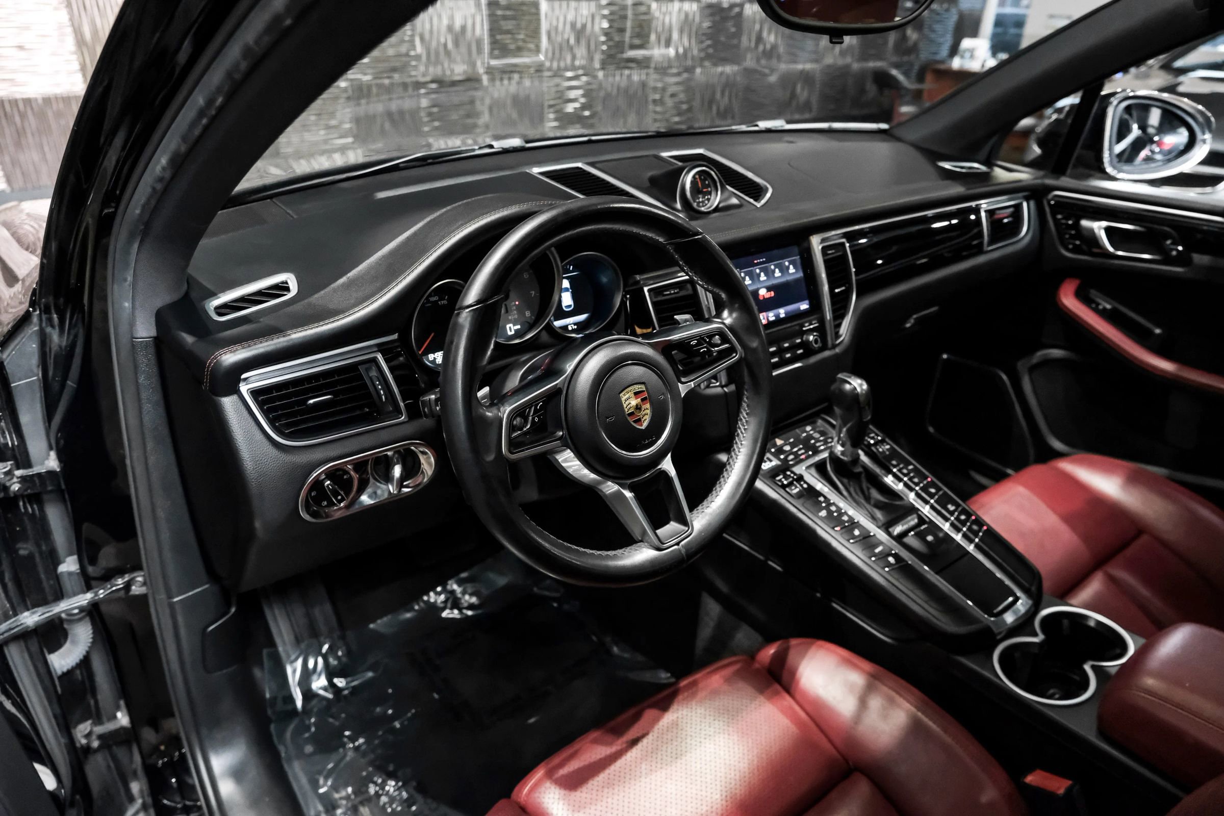 Used 2017 Porsche Macan S image 3