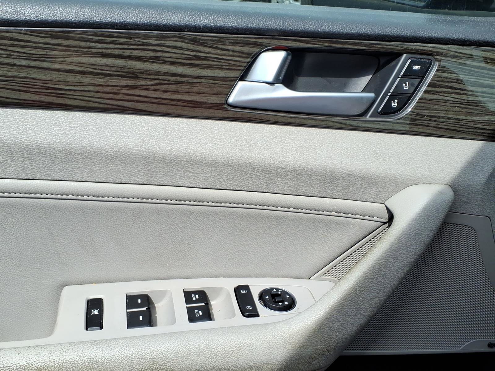 Used 2015 Hyundai Sonata Limited w/ Option Group 05 image 24