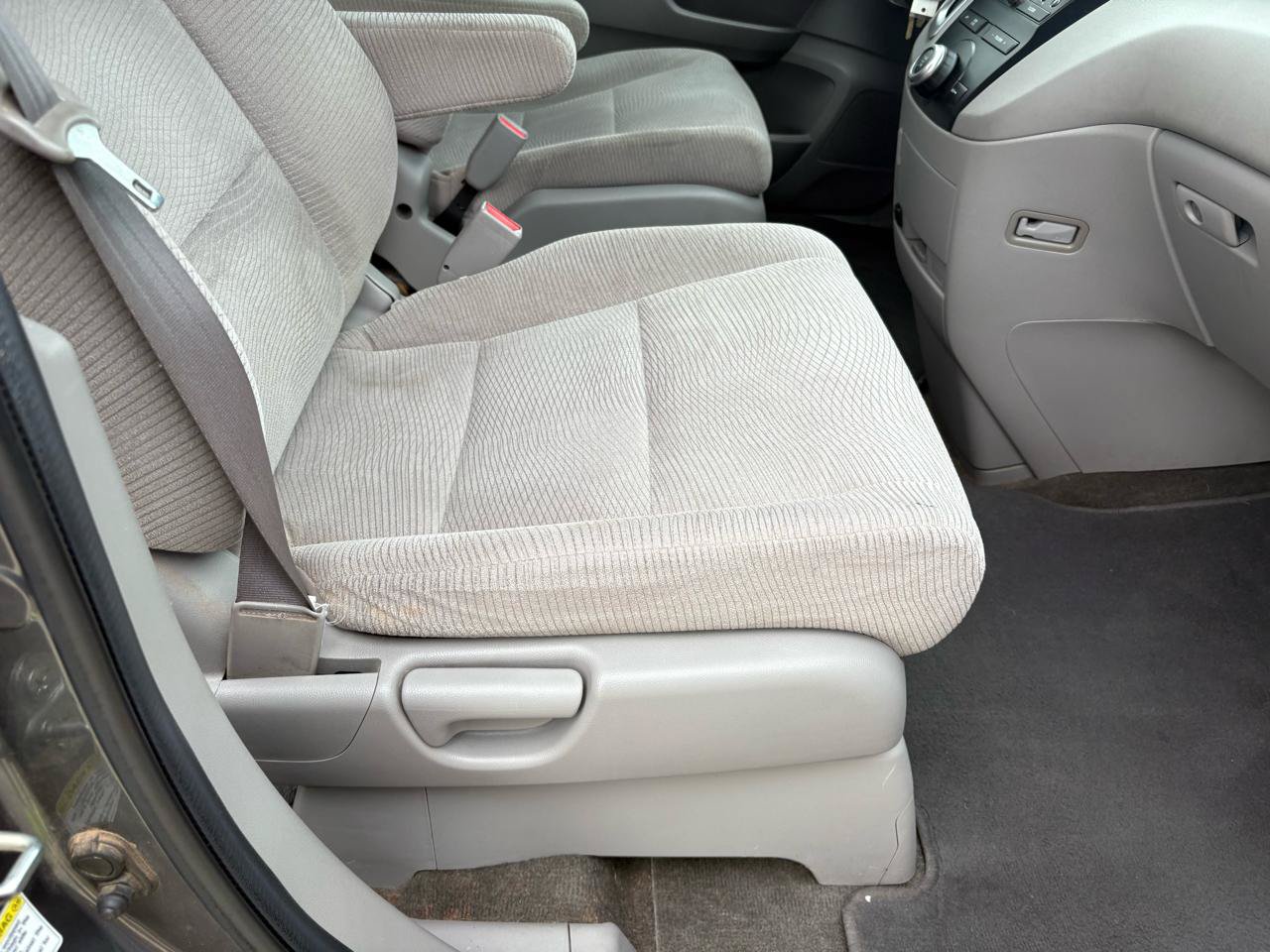 Used 2011 Honda Odyssey LX image 17