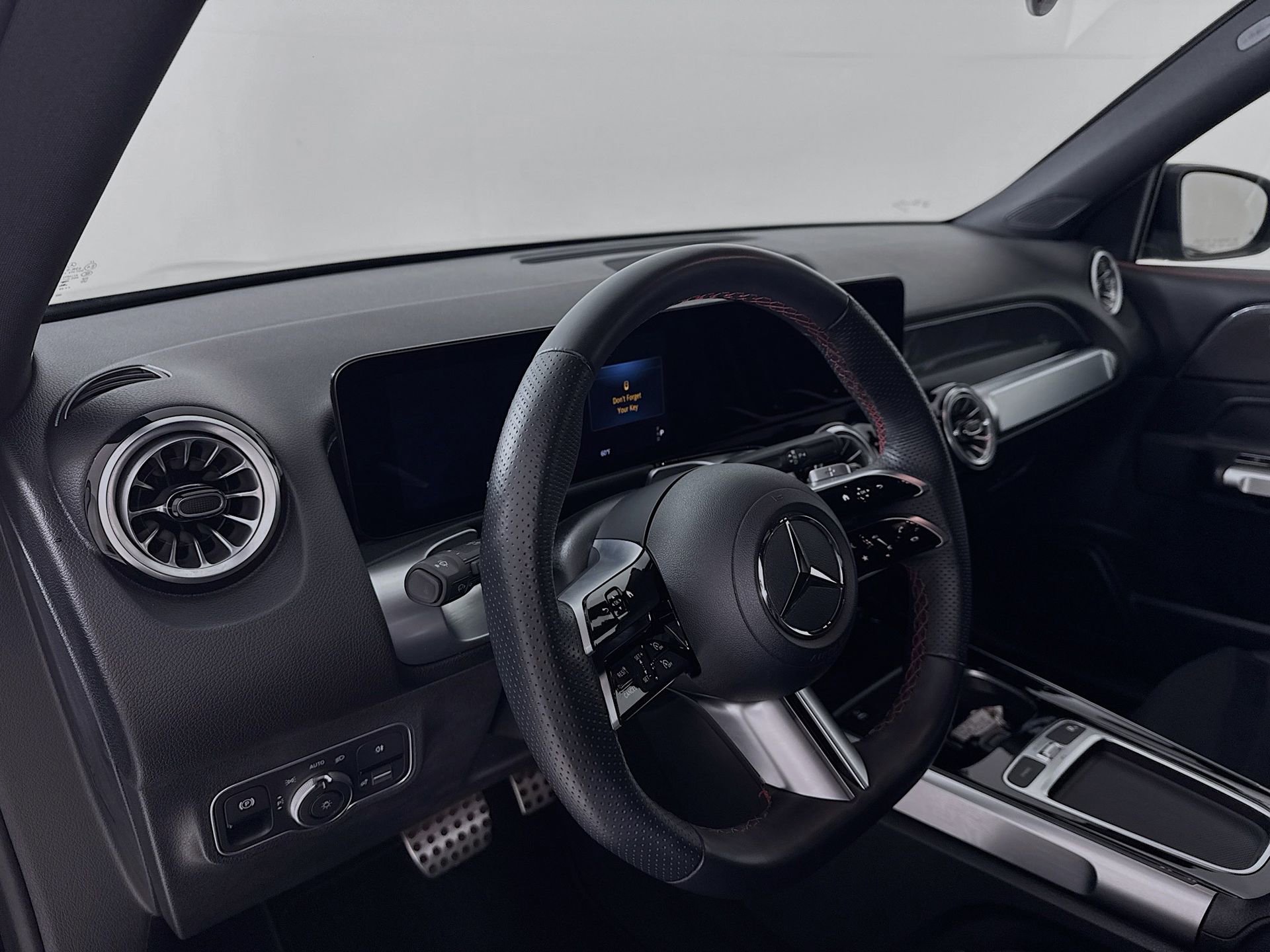 Used 2025 Mercedes-Benz GLB 250 image 10