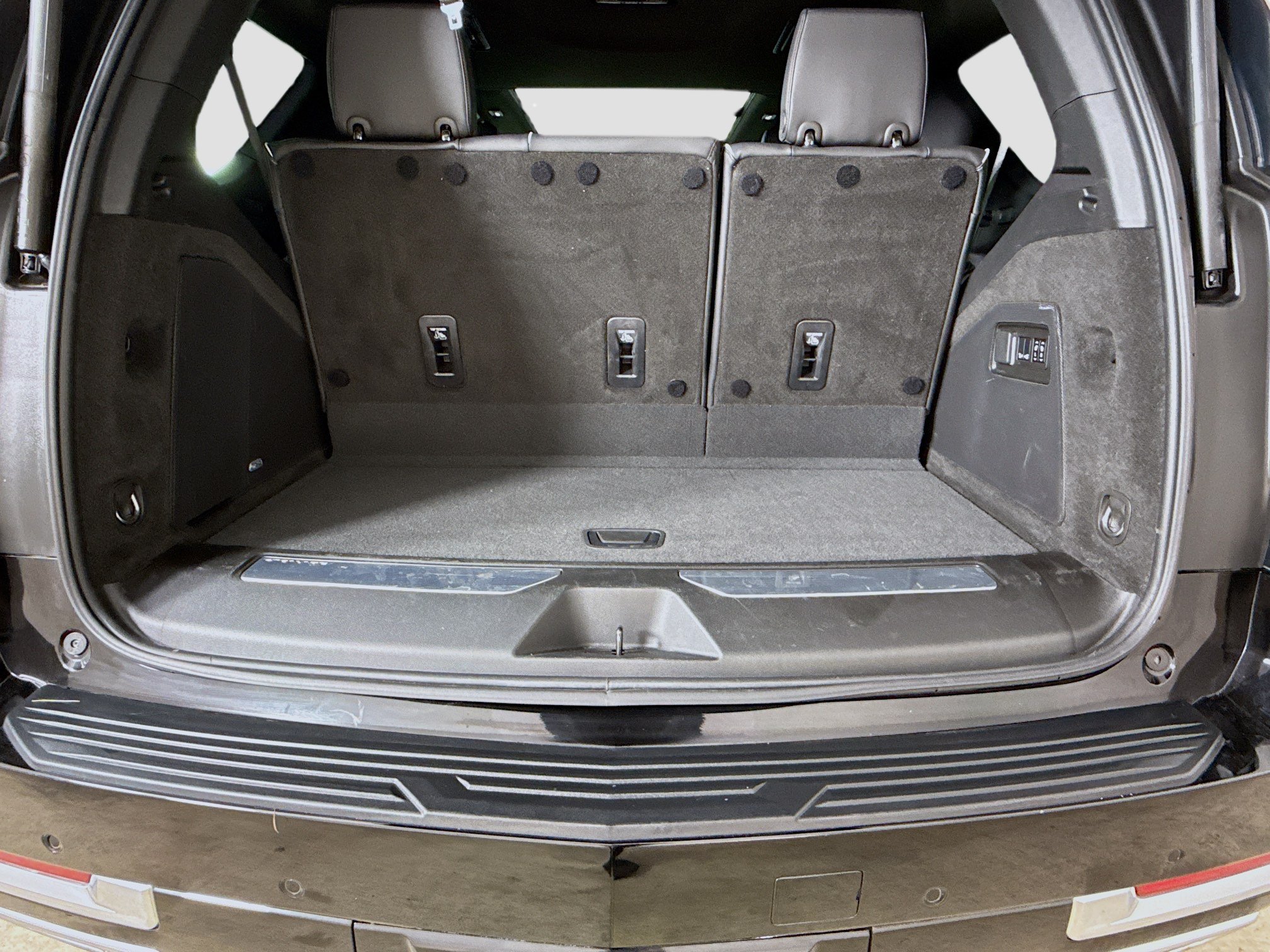 Used 2025 Cadillac Escalade Premium Luxury w/ Touring Package AWD/4WD image 30