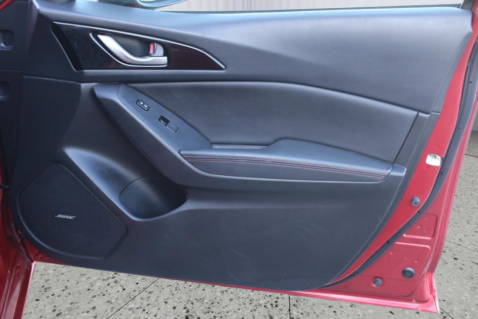 Used 2015 MAZDA MAZDA3 i Grand Touring image 33