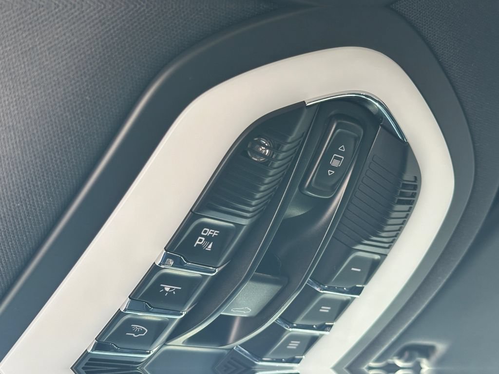 Used 2022 Porsche Macan AWD/4WD image 20
