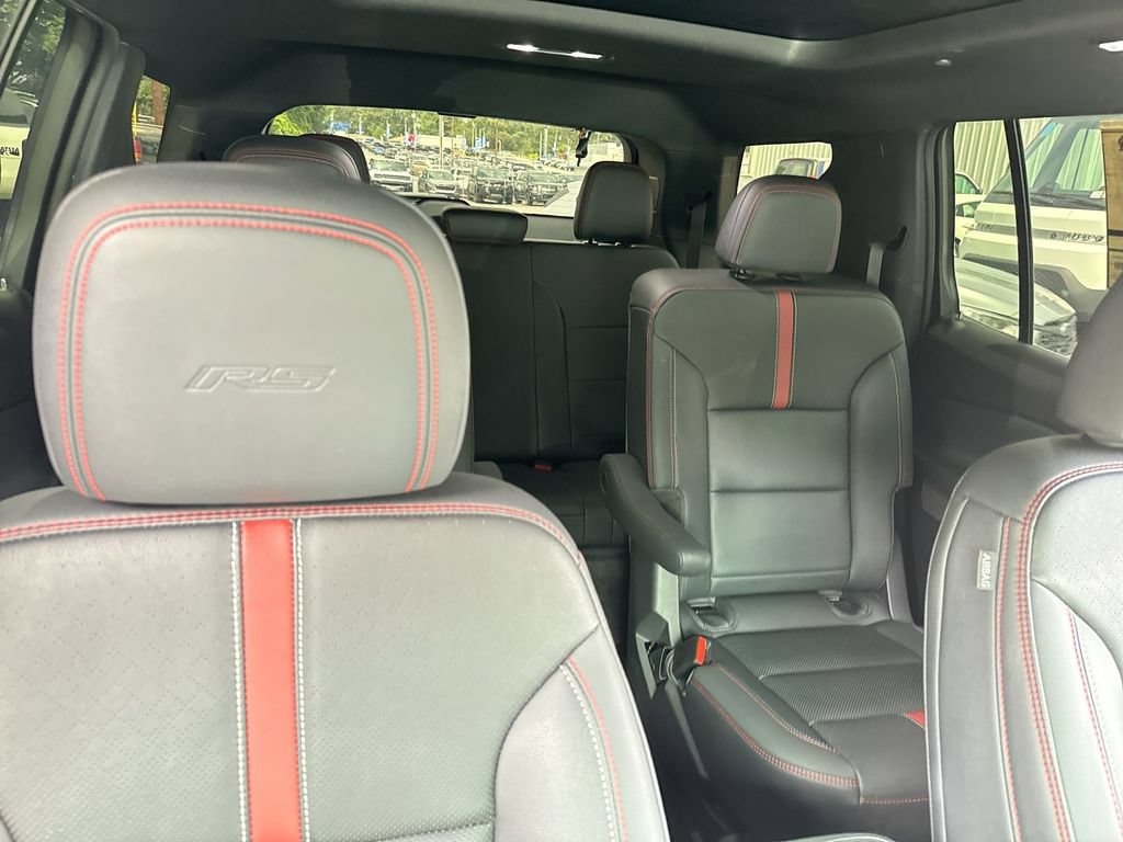 Used 2025 Chevrolet Traverse RS FWD image 34