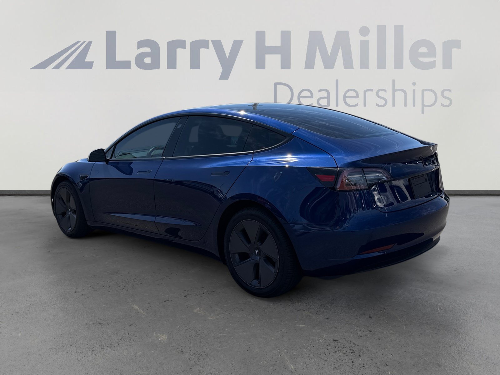 Used 2023 Tesla Model 3 Standard Range RWD image 3