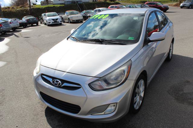 Used 2013 Hyundai Accent GLS w/ Premium Pkg image 6