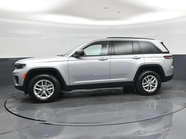 New 2026 Jeep Grand Cherokee Laredo w/ Trailer Tow Package AWD/4WD image 26