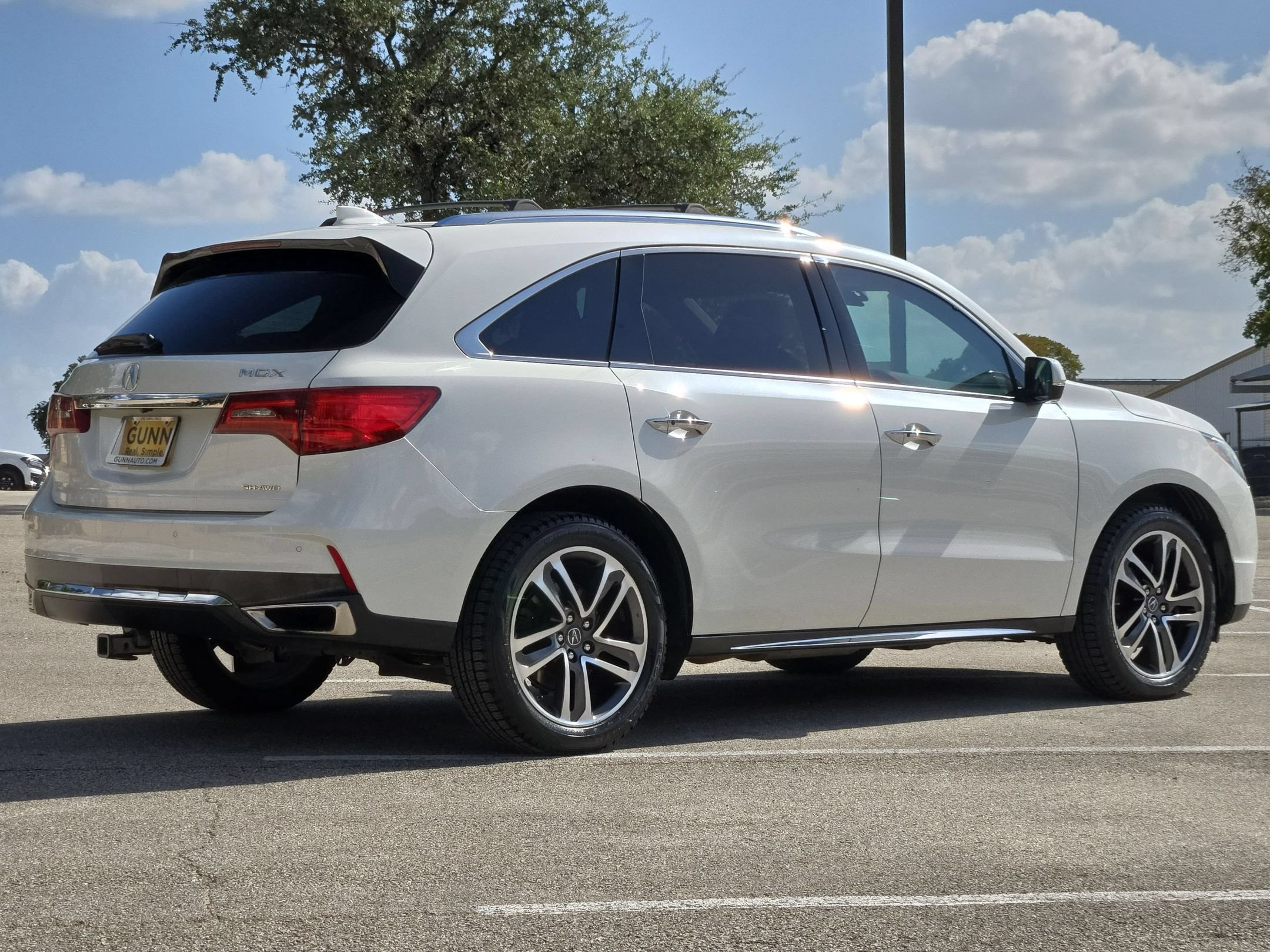 Used 2017 Acura MDX w/ Advance Package AWD/4WD image 3
