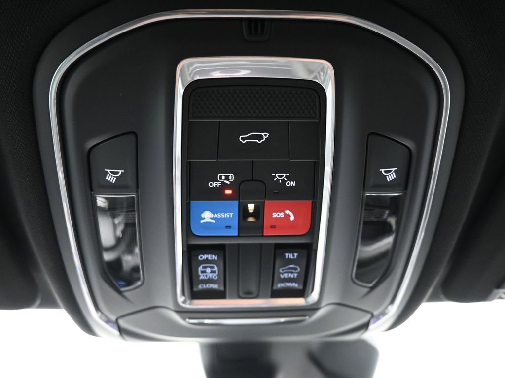 New 2025 Jeep Grand Cherokee L Altitude image 30