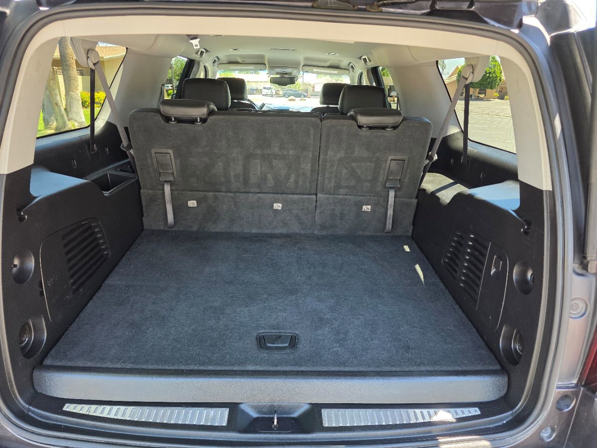 Used 2018 Chevrolet Suburban LT RWD image 14