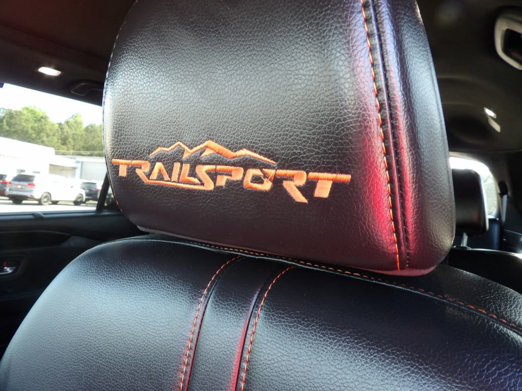 Used 2025 Honda Pilot TrailSport image 21