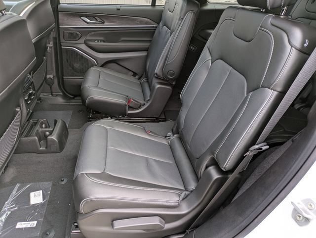 New 2025 Jeep Grand Cherokee L Overland w/ Advanced Protech Group III AWD/4WD image 31
