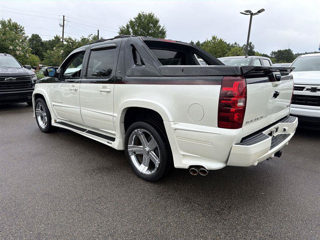 Used 2008 Chevrolet Avalanche LT w/ LT Preferred Equipment Group RWD image 2