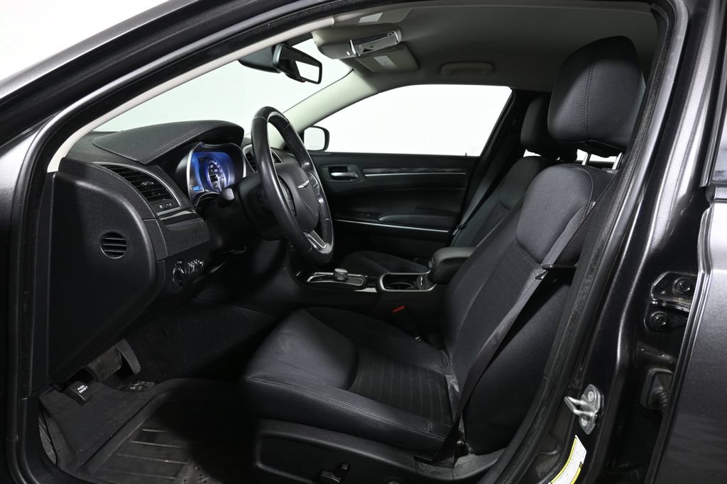 Used 2022 Chrysler 300 Touring w/ Sport Appearance Package AWD/4WD image 3