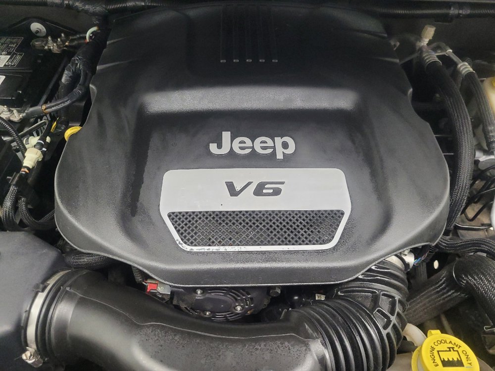 Used 2015 Jeep Wrangler Unlimited Sport w/ Connectivity Group AWD/4WD image 30