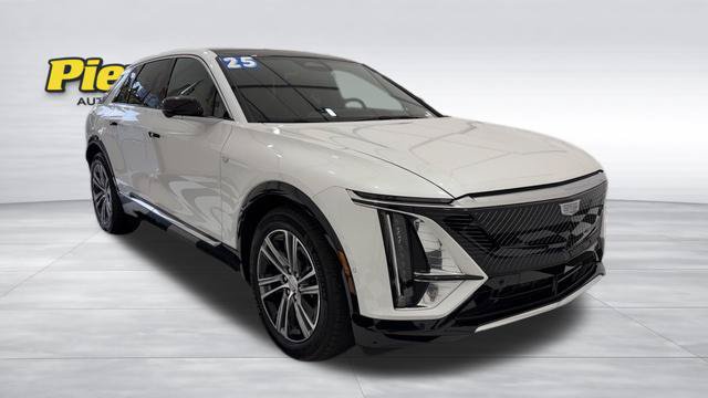 Used 2025 Cadillac Lyriq Luxury AWD/4WD image 8