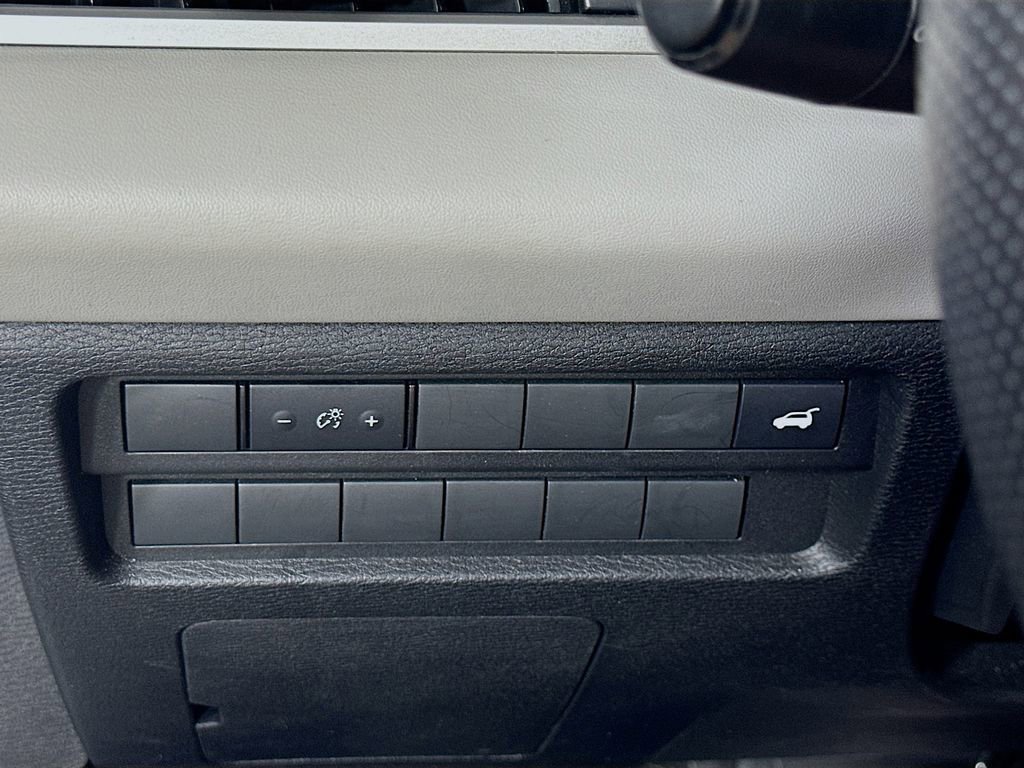 Used 2025 Mitsubishi Outlander SE FWD image 22