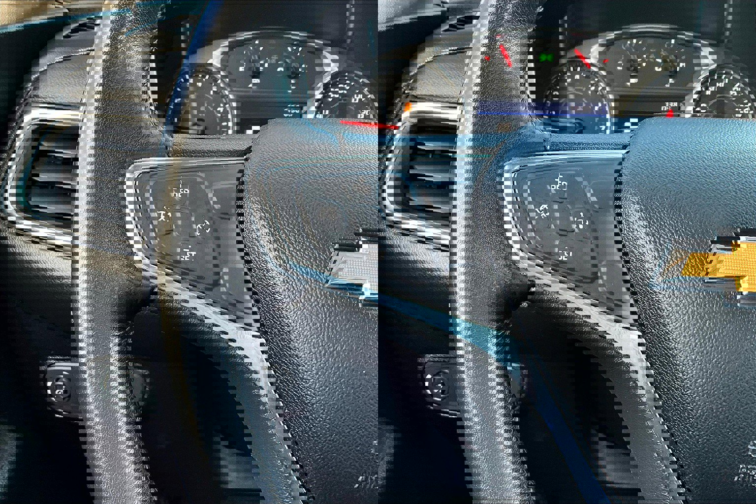 Used 2019 Chevrolet Equinox LT w/ Lights and Bright Package image 22