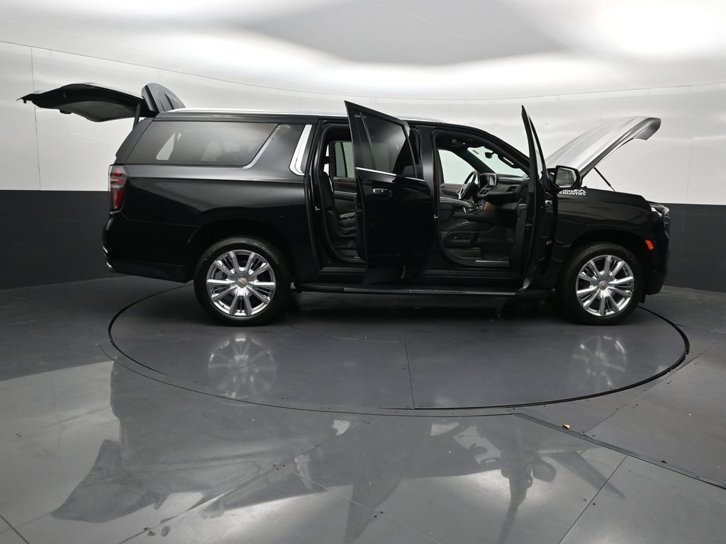 Used 2023 Chevrolet Suburban High Country RWD image 29