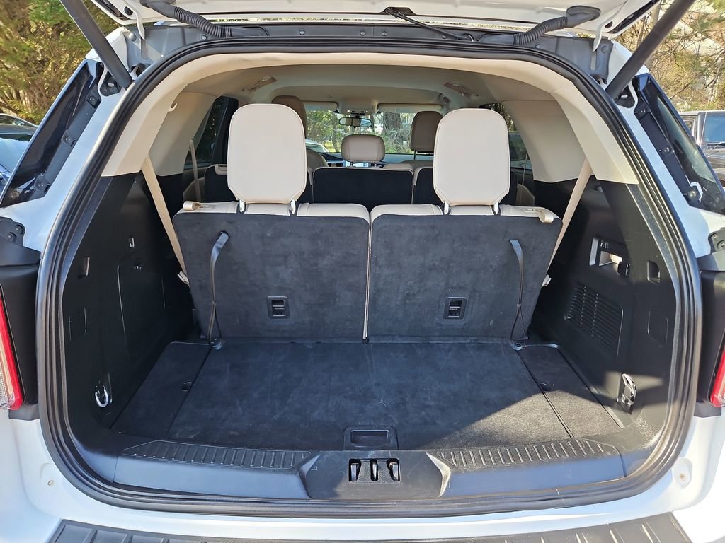 Used 2024 Ford Explorer XLT w/ Equipment Group 202A image 32