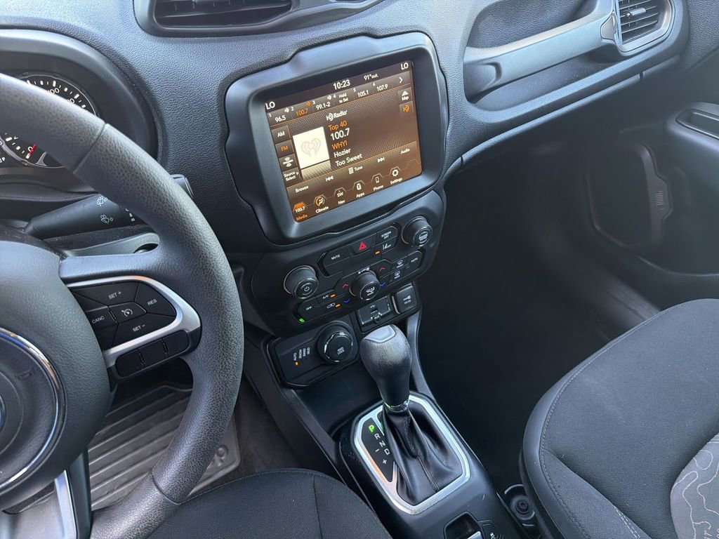Used 2023 Jeep Renegade Latitude AWD/4WD image 26
