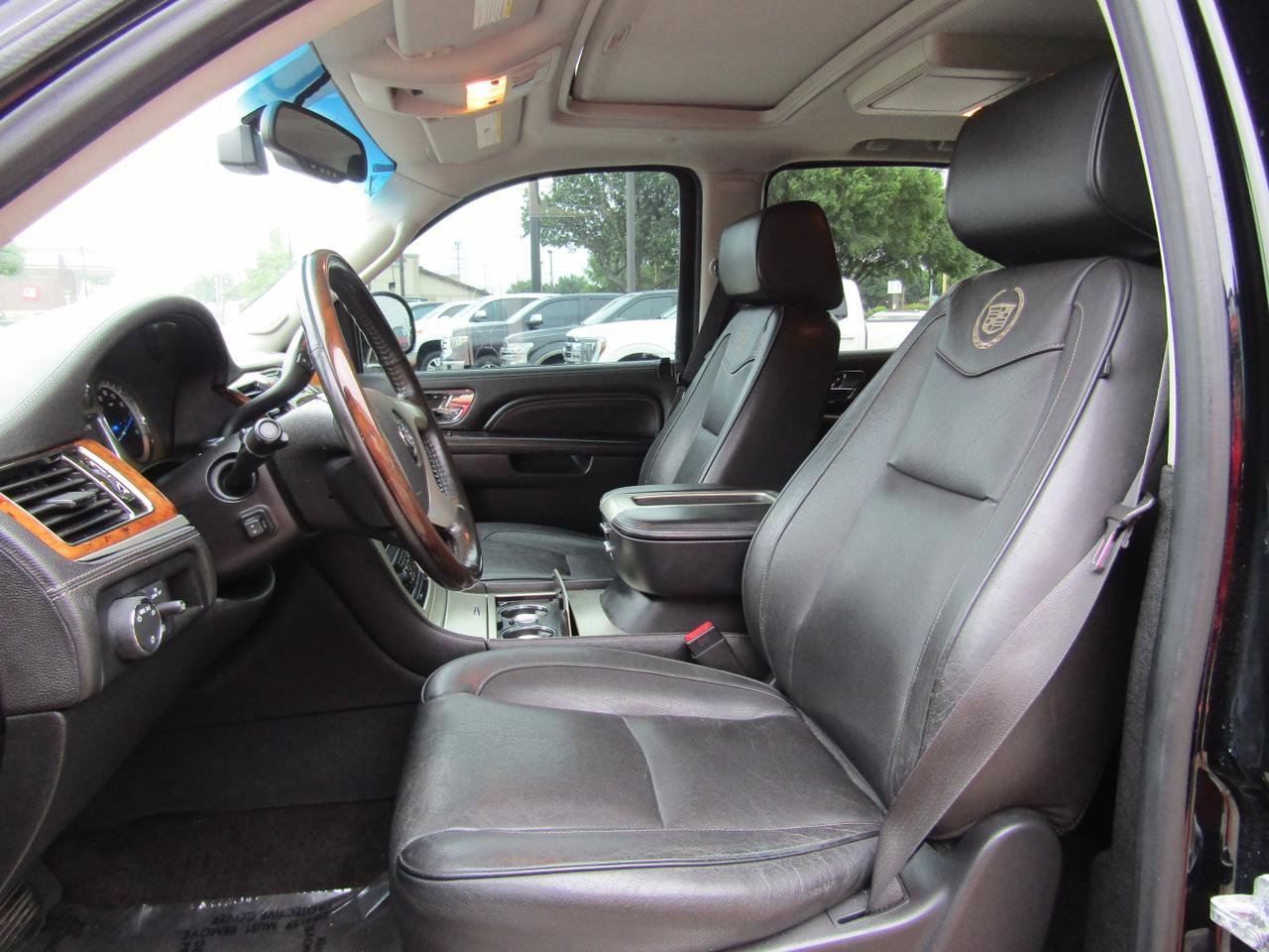 Used 2013 Cadillac Escalade Platinum RWD image 9