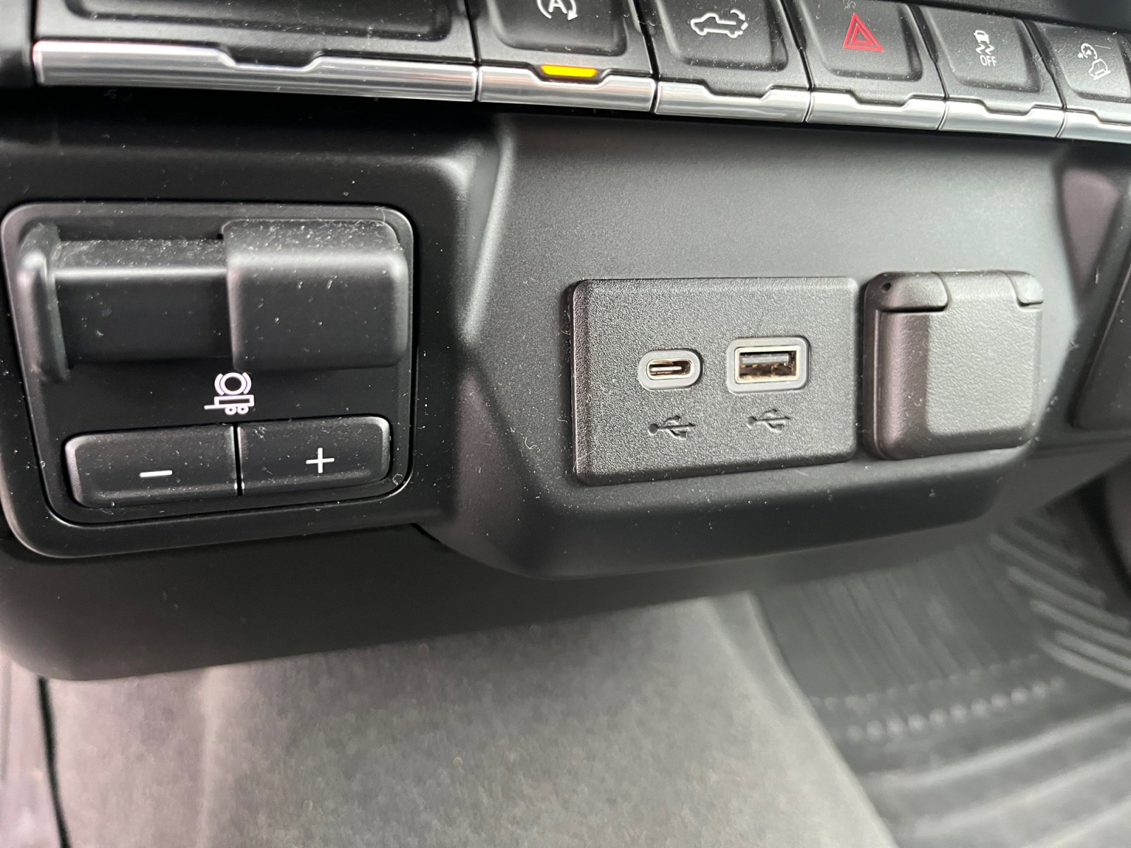 Used 2019 Chevrolet Silverado 1500 LT w/ Texas Edition image 30