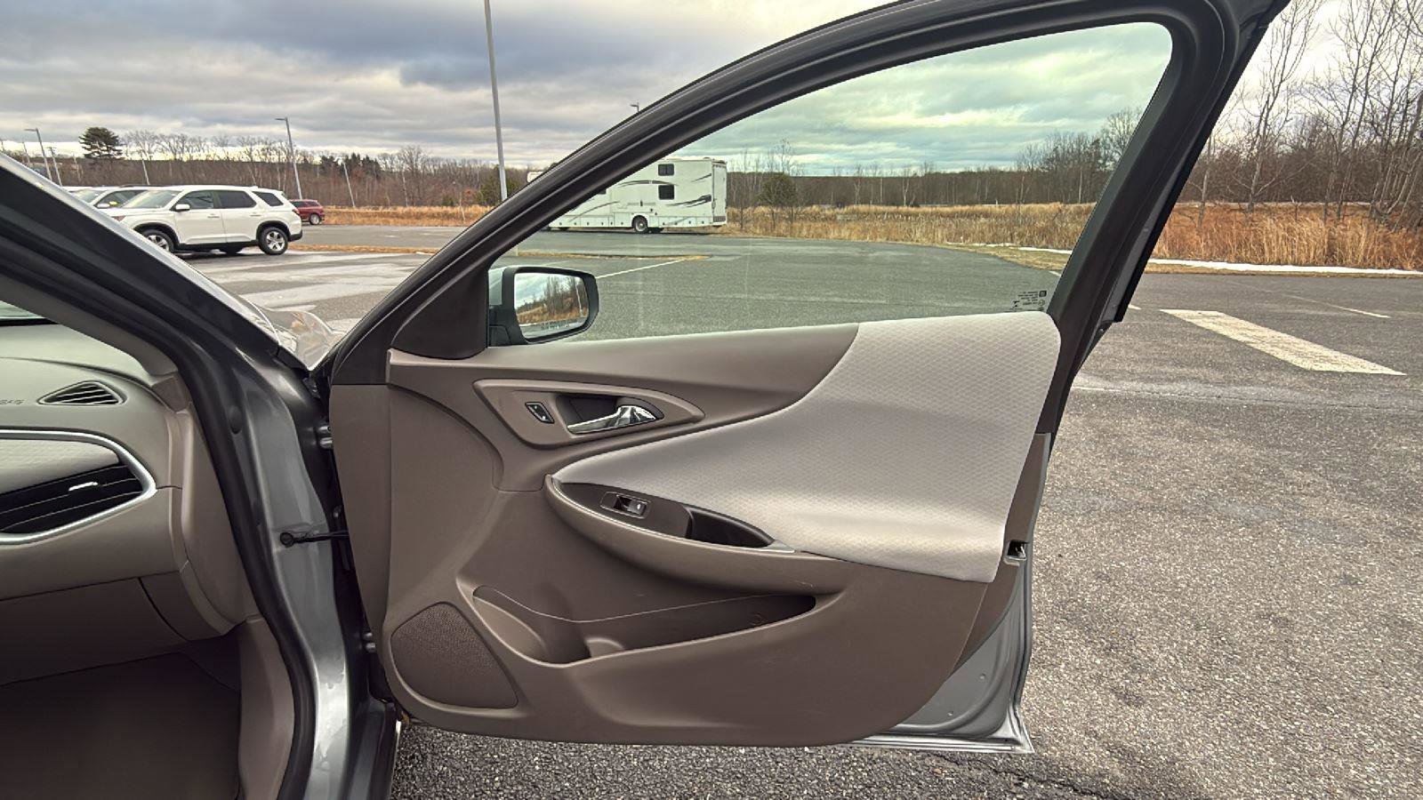 Used 2024 Chevrolet Malibu LT image 16