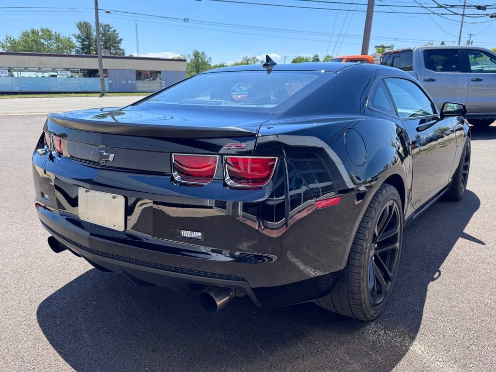 Used 2013 Chevrolet Camaro SS w/ SS Performance Package RWD image 7